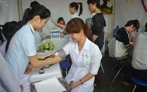 Đại học Đông Á tặng vé xe về tết cho học sinh – sinh viên khó khăn